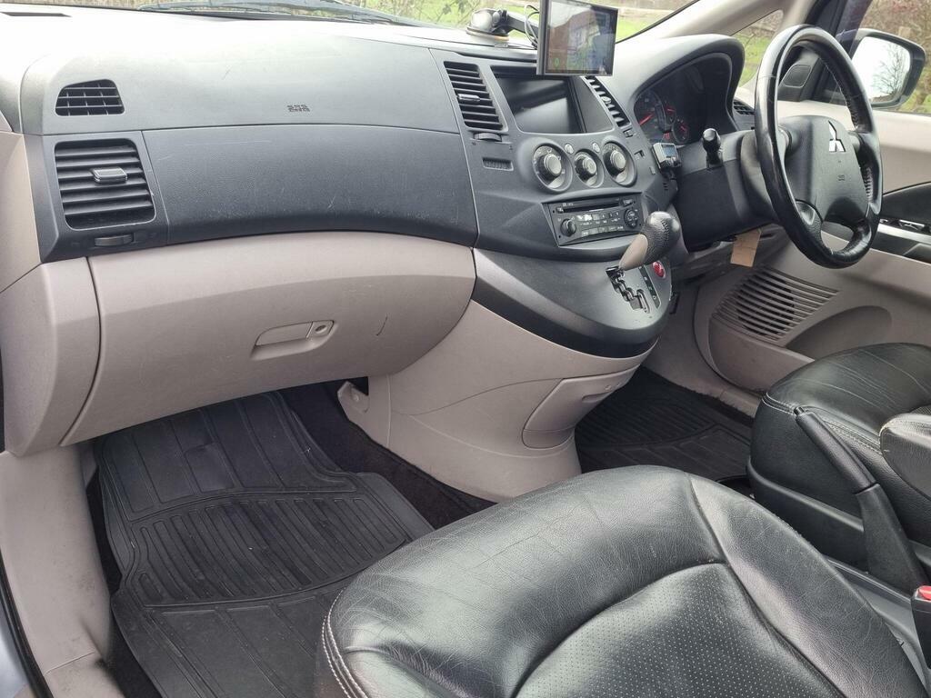 Mitsubishi Grandis 2.4 Classic Grey #53