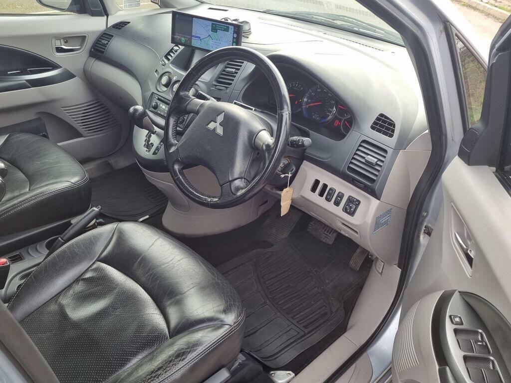 Mitsubishi Grandis 2.4 Classic Grey #37