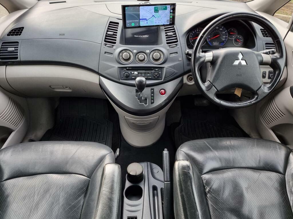Mitsubishi Grandis 2.4 Classic Grey #65