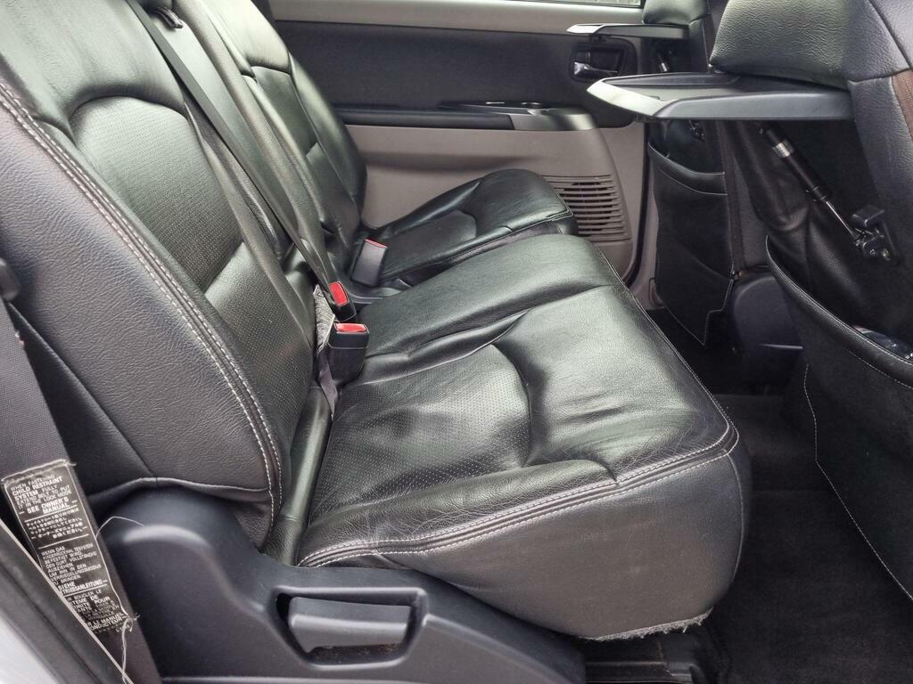 Mitsubishi Grandis 2.4 Classic Grey #42