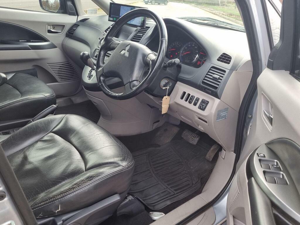 Mitsubishi Grandis 2.4 Classic Grey #31