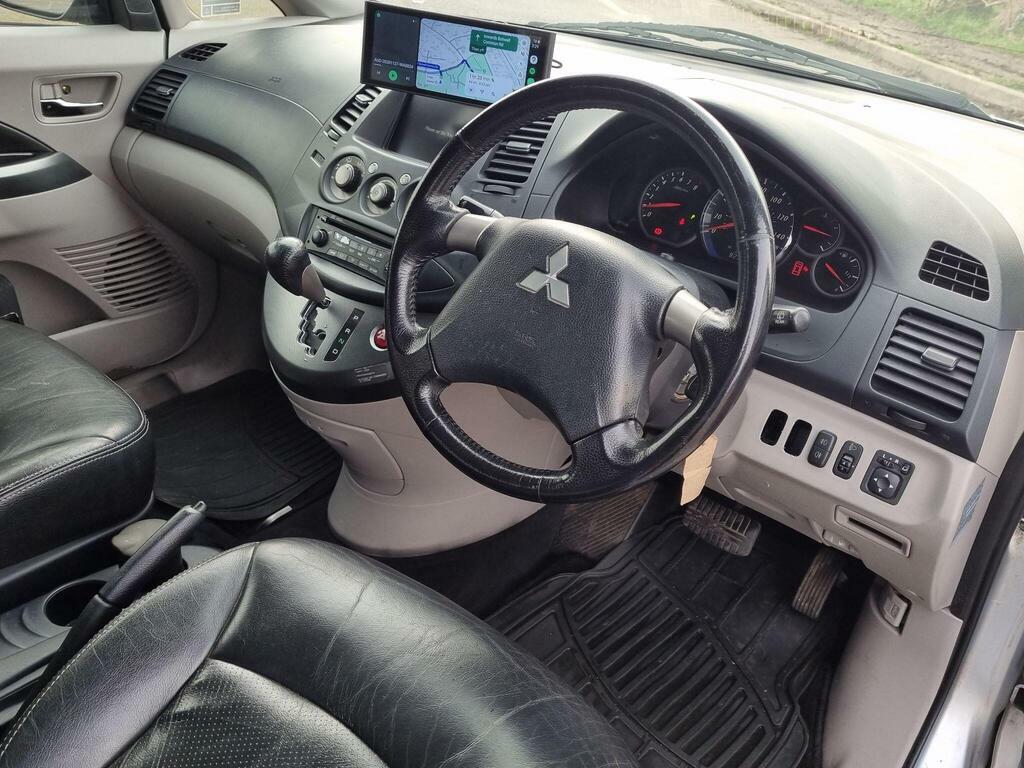 Mitsubishi Grandis 2.4 Classic Grey #32