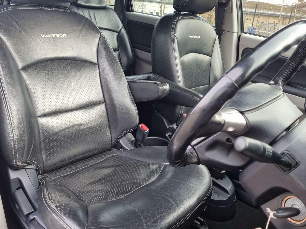 Mitsubishi Grandis 2.4 Classic Grey #36