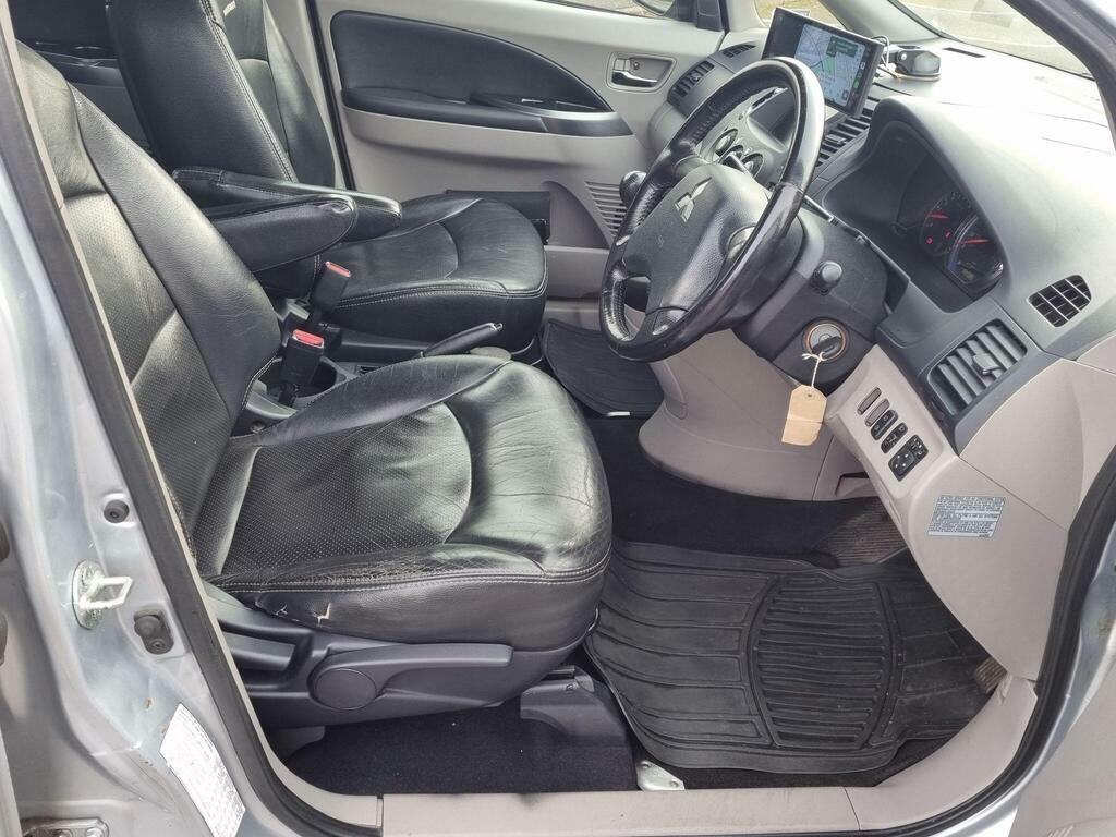 Mitsubishi Grandis 2.4 Classic Grey #33