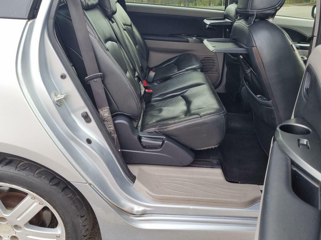 Mitsubishi Grandis 2.4 Classic Grey #41