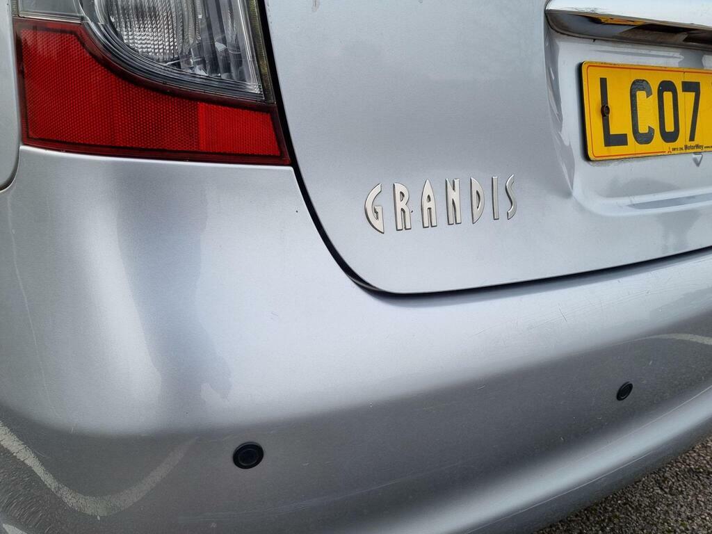 Mitsubishi Grandis 2.4 Classic Grey #81