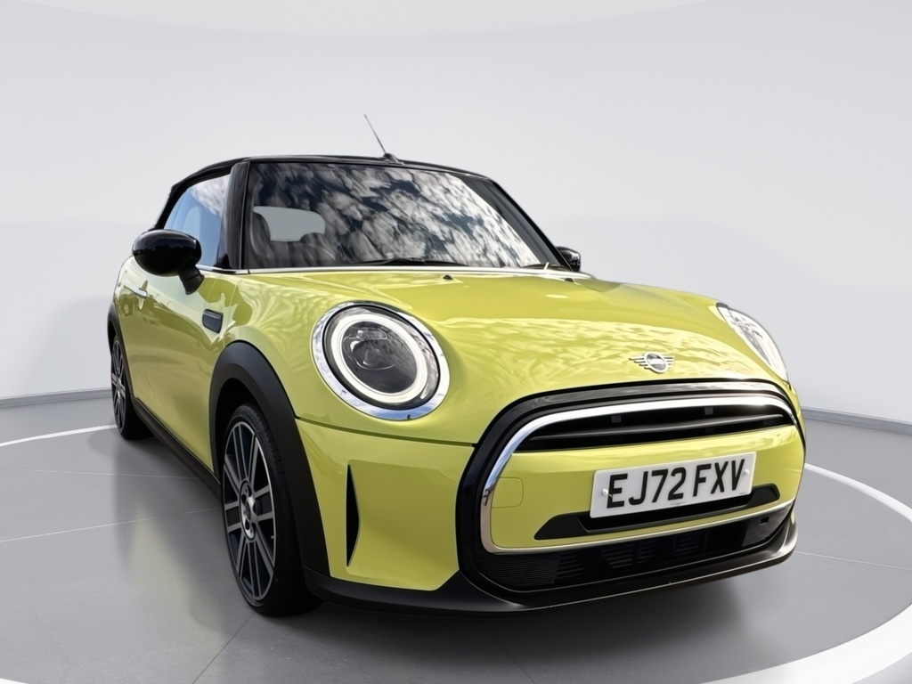 Mini Convertible 1.5 Cooper Exclusive Yellow