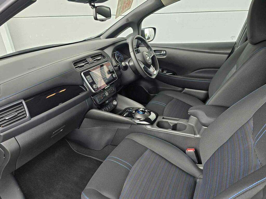Nissan Leaf E 110Kw N-connecta 39Kwh Hatchback Grey #2