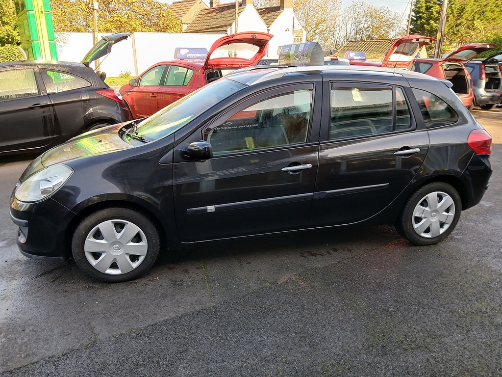 Renault Clio 1.2 16V Dynamique Sport Tourer Black #4