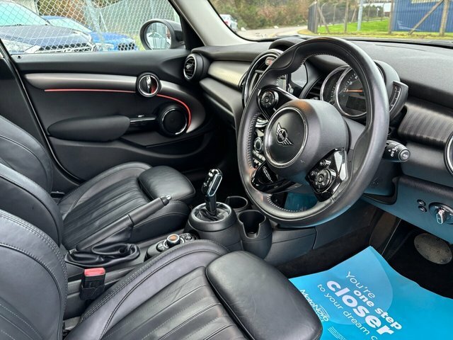 Mini Hatch 1.5 Cooper Exclusive Hatchback Steptron YG69OWP Silver #5