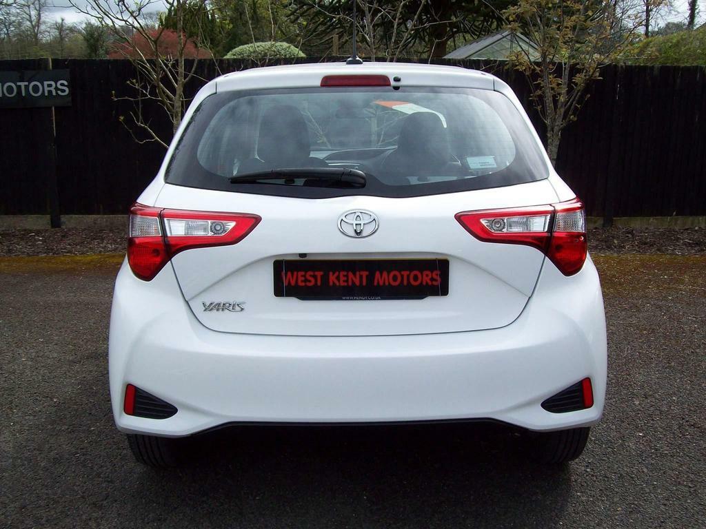 Toyota Yaris 1.5 Vvt-i Icon Cvt Euro 6 White #3