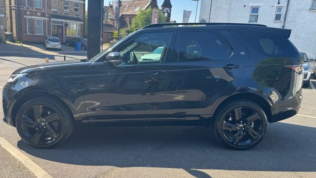 Land Rover Discovery 3 .0 P360 Mhev R-dynamic Black #4
