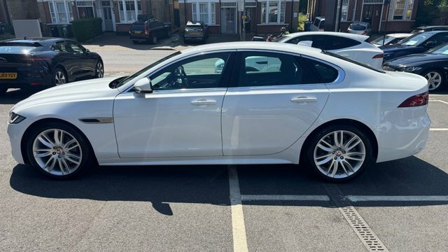 Jaguar XF 2.0 D200 Mhev R-dynamic White #5