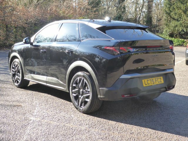 Peugeot 3008 1.2 Hybrid Gt Suv Black #2