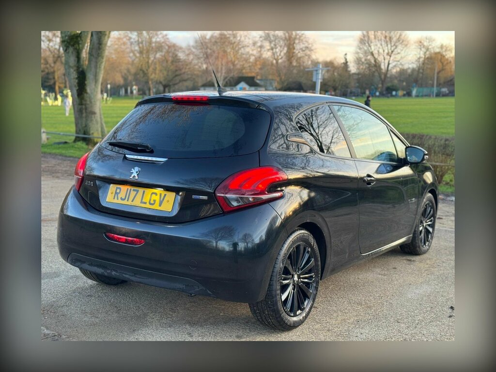 Peugeot 208 1.2 Puretech Black Edition Euro 6 RJ17LGV Black #3