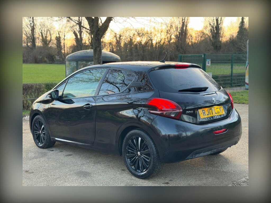 Peugeot 208 1.2 Puretech Black Edition Euro 6 RJ17LGV Black #4