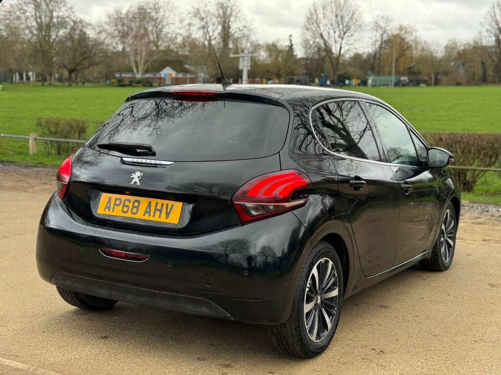 Peugeot 208 1.2 Puretech Tech Edition Euro 6 Ss AP68AHV Black #3