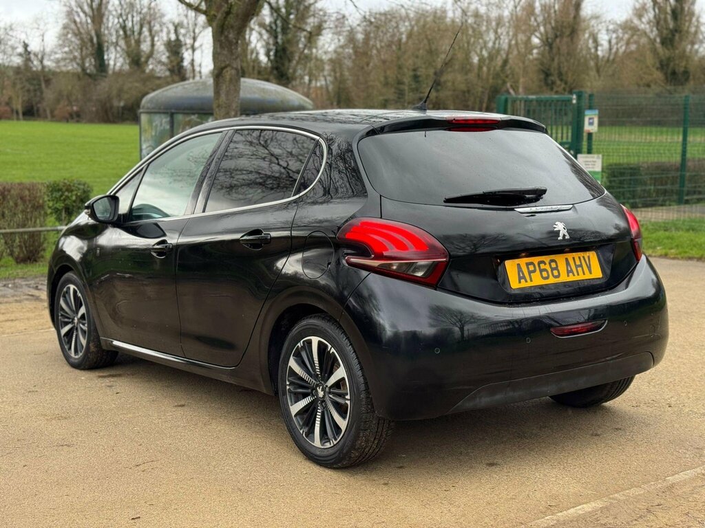Peugeot 208 1.2 Puretech Tech Edition Euro 6 Ss AP68AHV Black #4