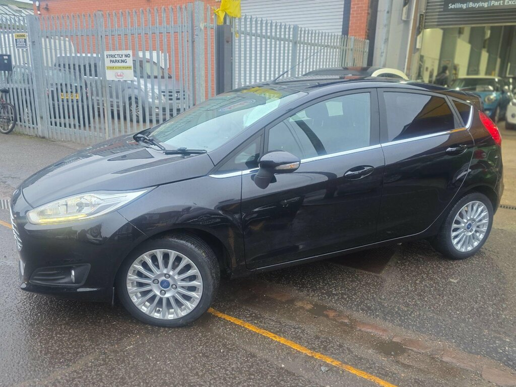 Ford Fiesta 1.6 Titanium Powershift Euro 5 Black