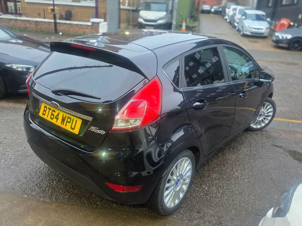 Ford Fiesta 1.6 Titanium Powershift Euro 5 BT64WPU Black #2
