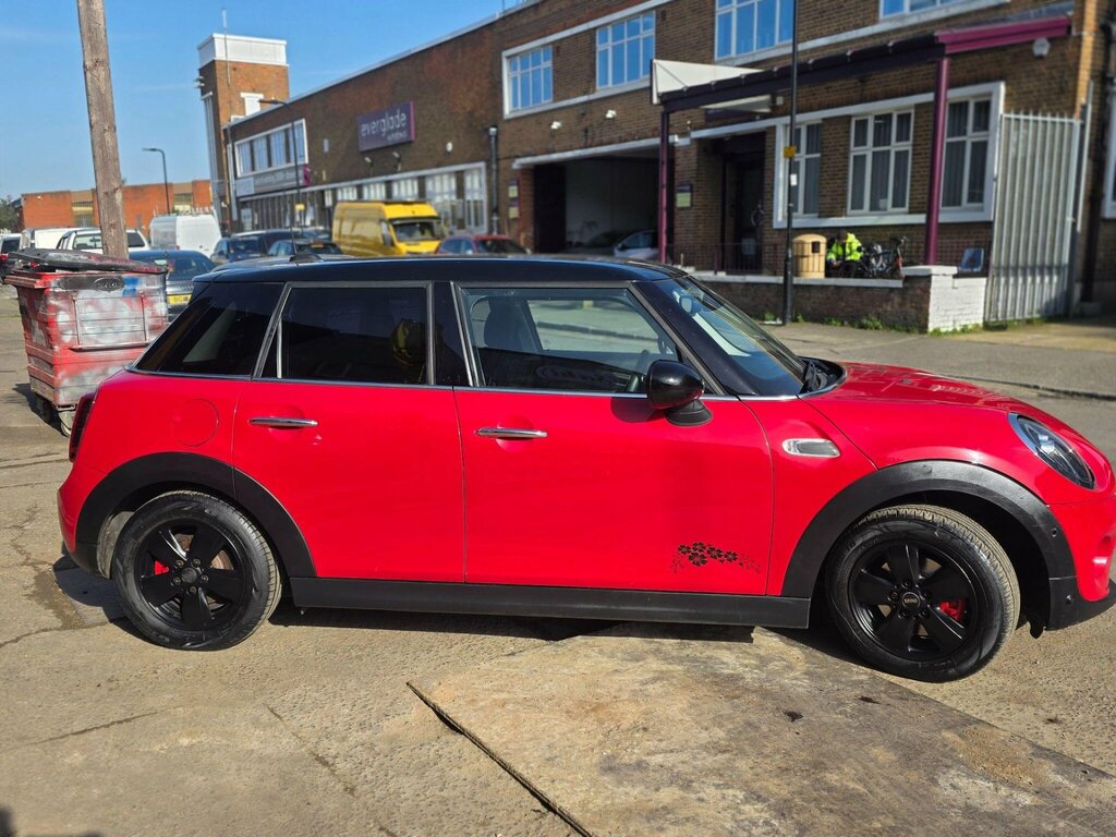 Mini Hatch 1.5 Cooper Classic Steptronic Euro 6 Ss YL19NGJ Red #3