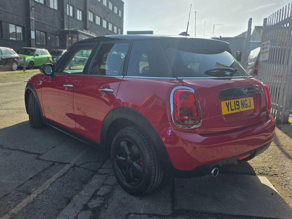Mini Hatch 1.5 Cooper Classic Steptronic Euro 6 Ss YL19NGJ Red #2