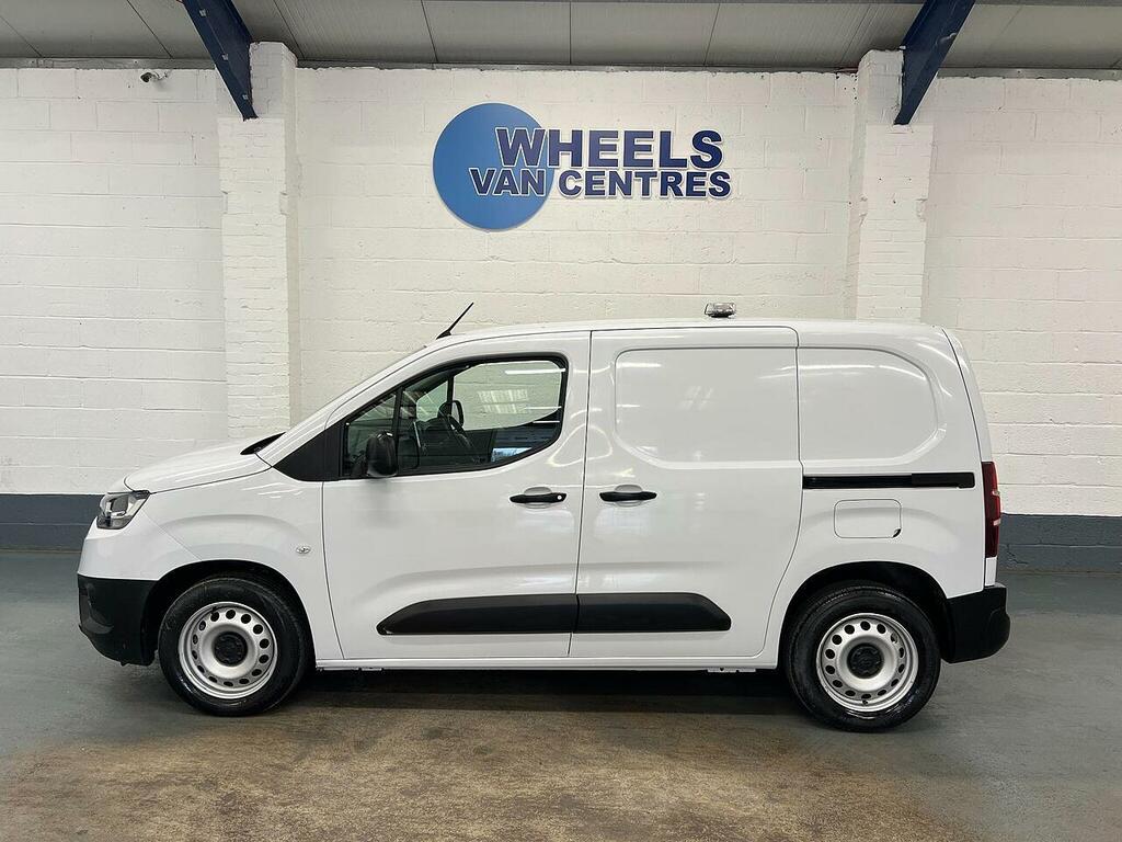 Toyota Proace City Proace City 1.5 Bluehdi Active Short Panel Van Swb VN73DYS White #2