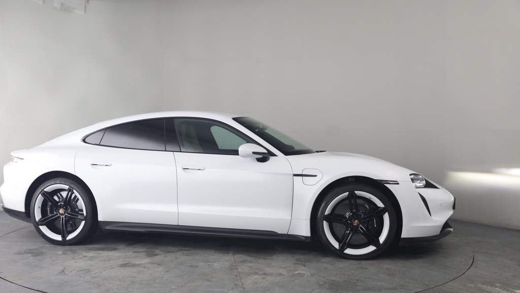 Porsche Taycan 560Kw Turbo S 93Kwh RE20KVF White #3