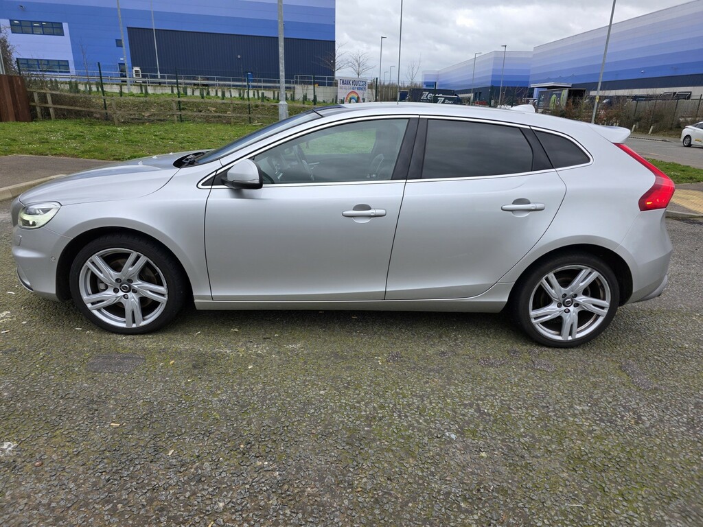 Volvo V40 Hatchback 2.0 R-design Pro D3 201818 KO18EFN Silver #4