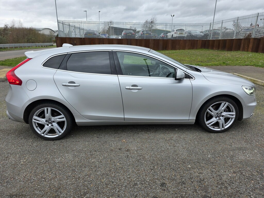 Volvo V40 Hatchback 2.0 R-design Pro D3 201818 KO18EFN Silver #5