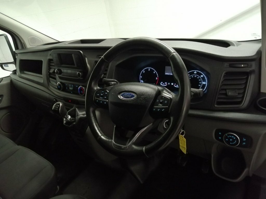 Ford Transit Custom 2L Trend HV69VZK White #4
