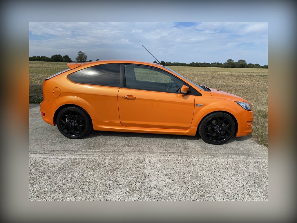 Ford Focus 2.5 St-3 Hatchback 224 Gkm, 22 Orange