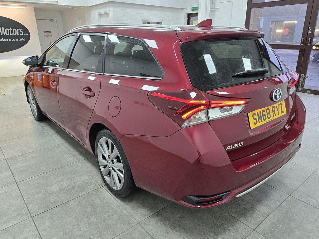 Toyota Auris Vvt-h Excel SM68RYZ Red #5