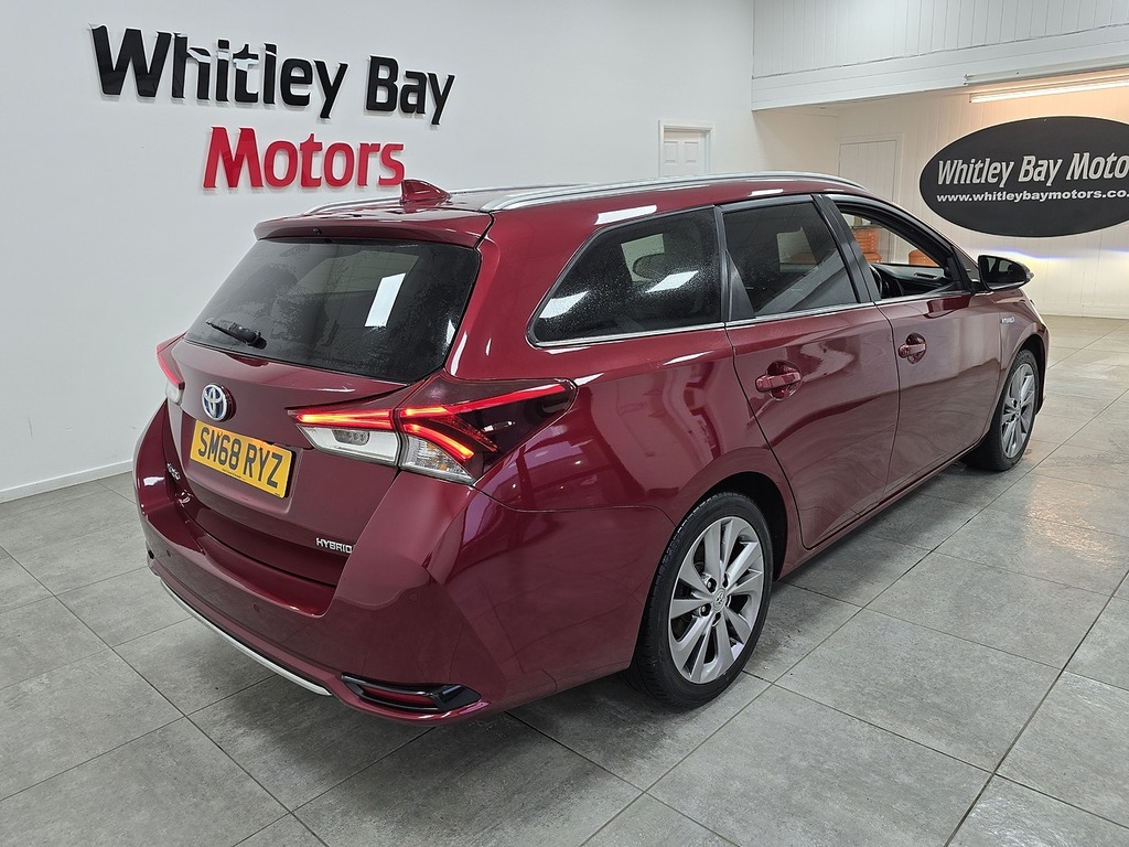 Toyota Auris Vvt-h Excel SM68RYZ Red #3