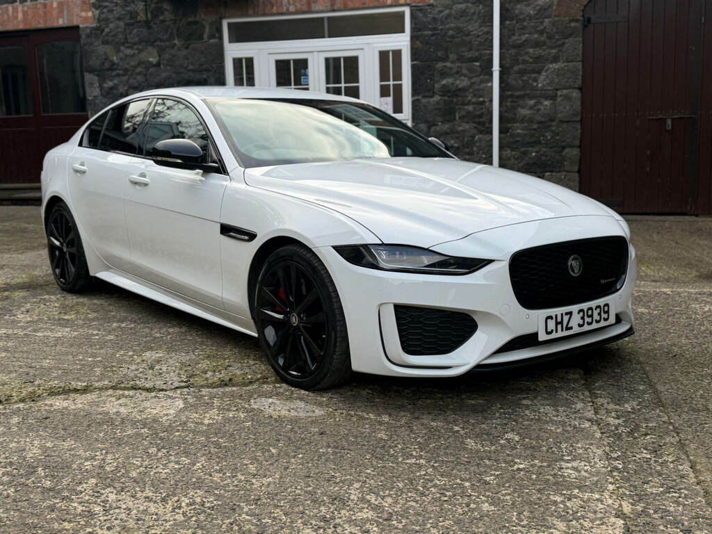 Jaguar XE 2.0 D200 R-dynamic Hse Black White