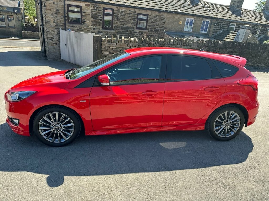 Ford Focus 1L St-line CP18VCG Red #5