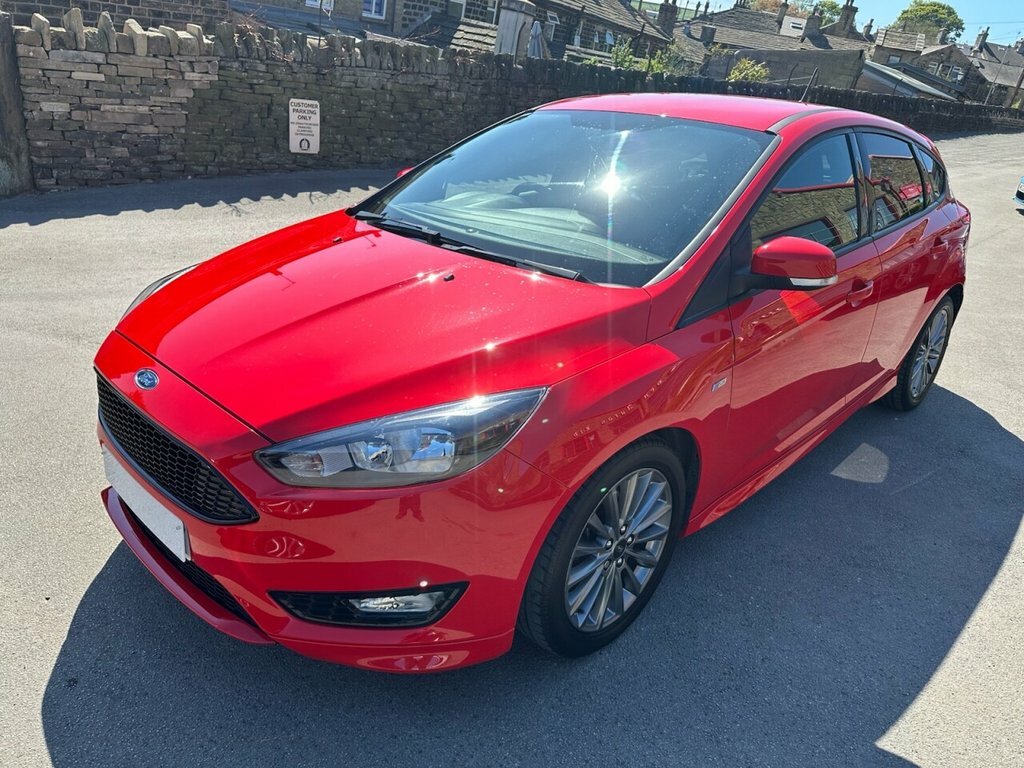 Ford Focus 1L St-line CP18VCG Red #4
