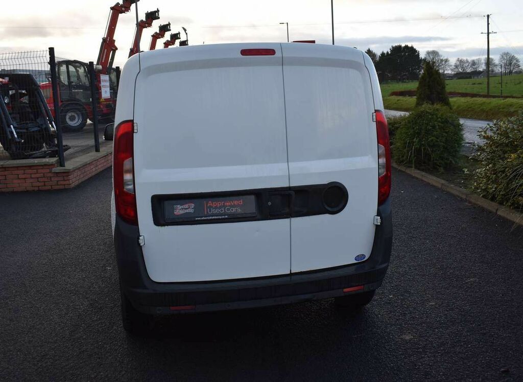 Fiat Doblo 16V Sx Maxi Mutijet II White #4