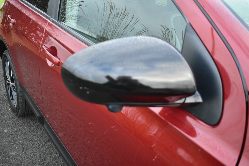Nissan Qashqai Suv VFZ4279 Red #3