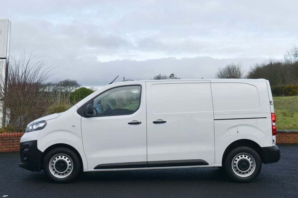 Vauxhall Vivaro Mpv DN24HWY White #6