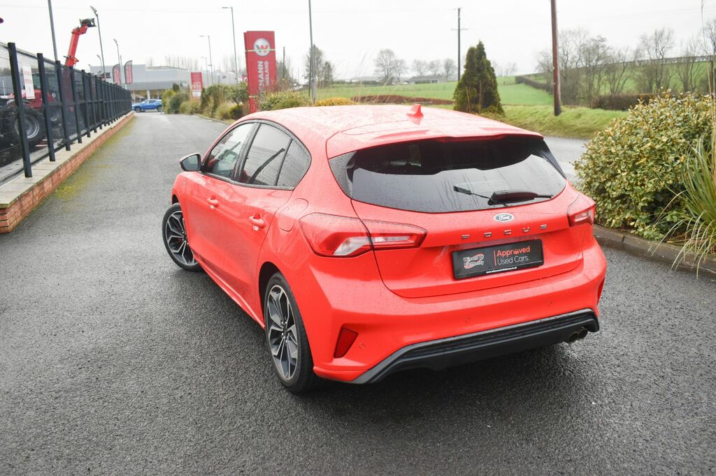 Ford Focus Hatchback OGZ8111 Red #4