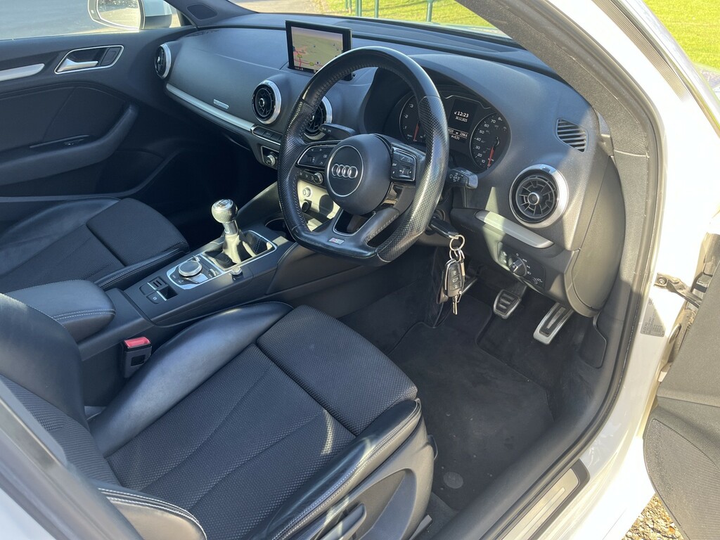 Audi A3 1.4 Tfsi Cod S Line HJ17XUL White #4