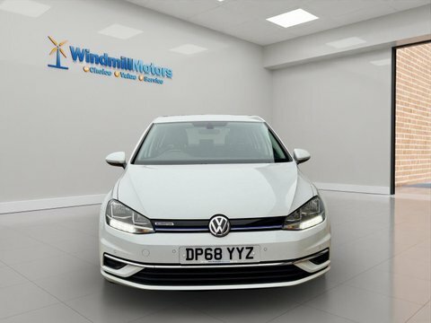 Volkswagen Golf 1.5 Tsi Evo DP68YYZ White #4