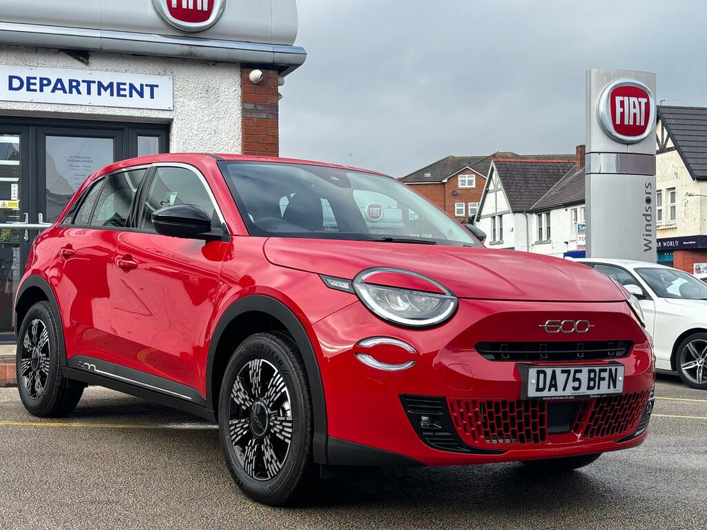 Fiat 600 1.2 Mhev Suv Hybrid E-dct Euro 6 Ss Red