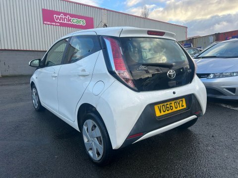 Toyota Aygo X -Play Vvt-i VO66OYZ White #2