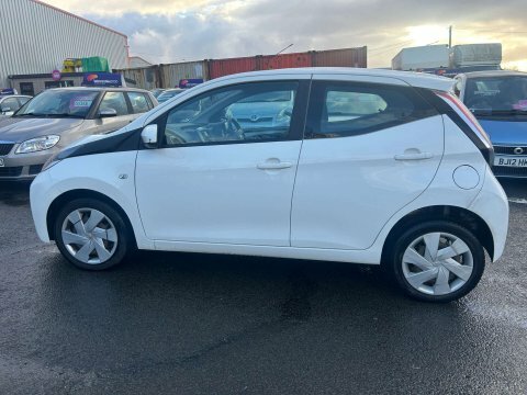 Toyota Aygo X -Play Vvt-i VO66OYZ White #3