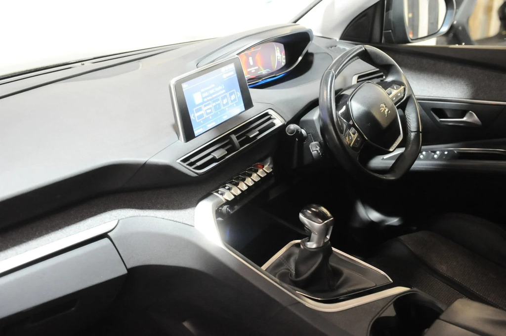Peugeot 3008 Bluehdi Allure  Black #4