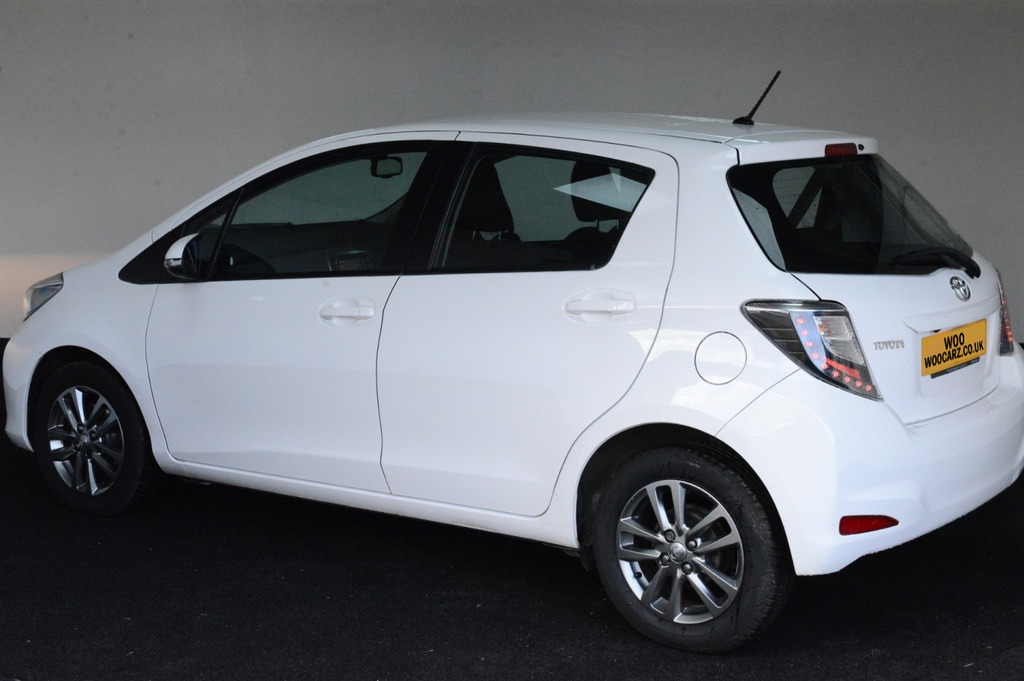 Toyota Yaris Vvt-i Icon Plus White #3