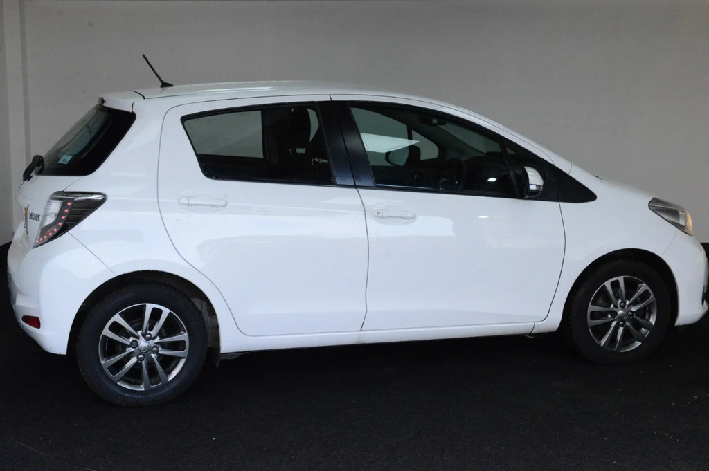 Toyota Yaris Vvt-i Icon Plus White #4
