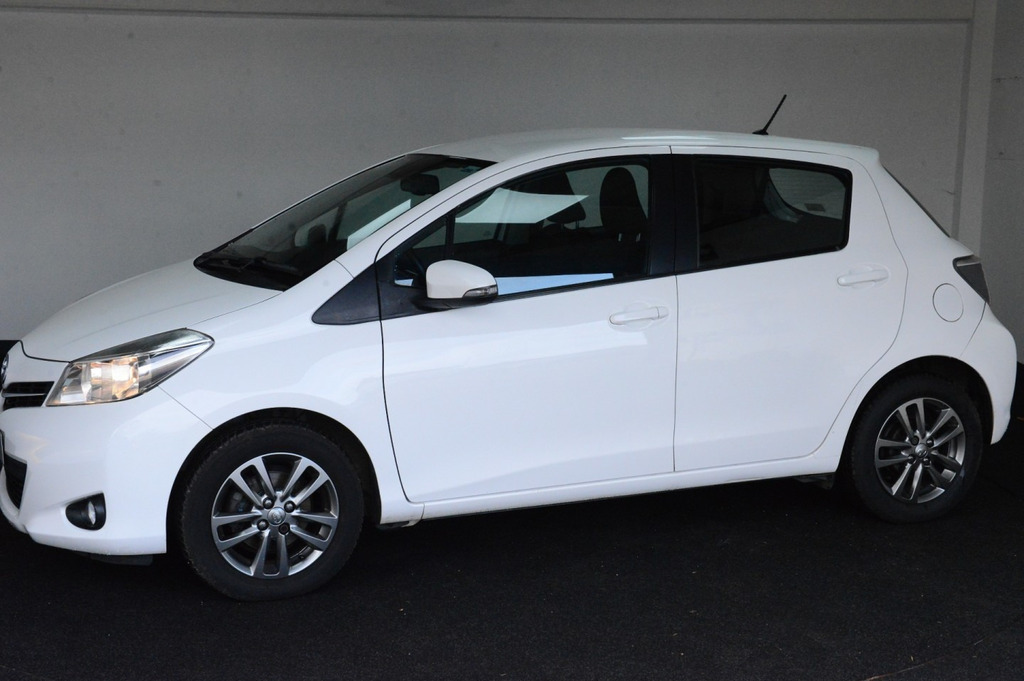 Toyota Yaris Vvt-i Icon Plus White #2